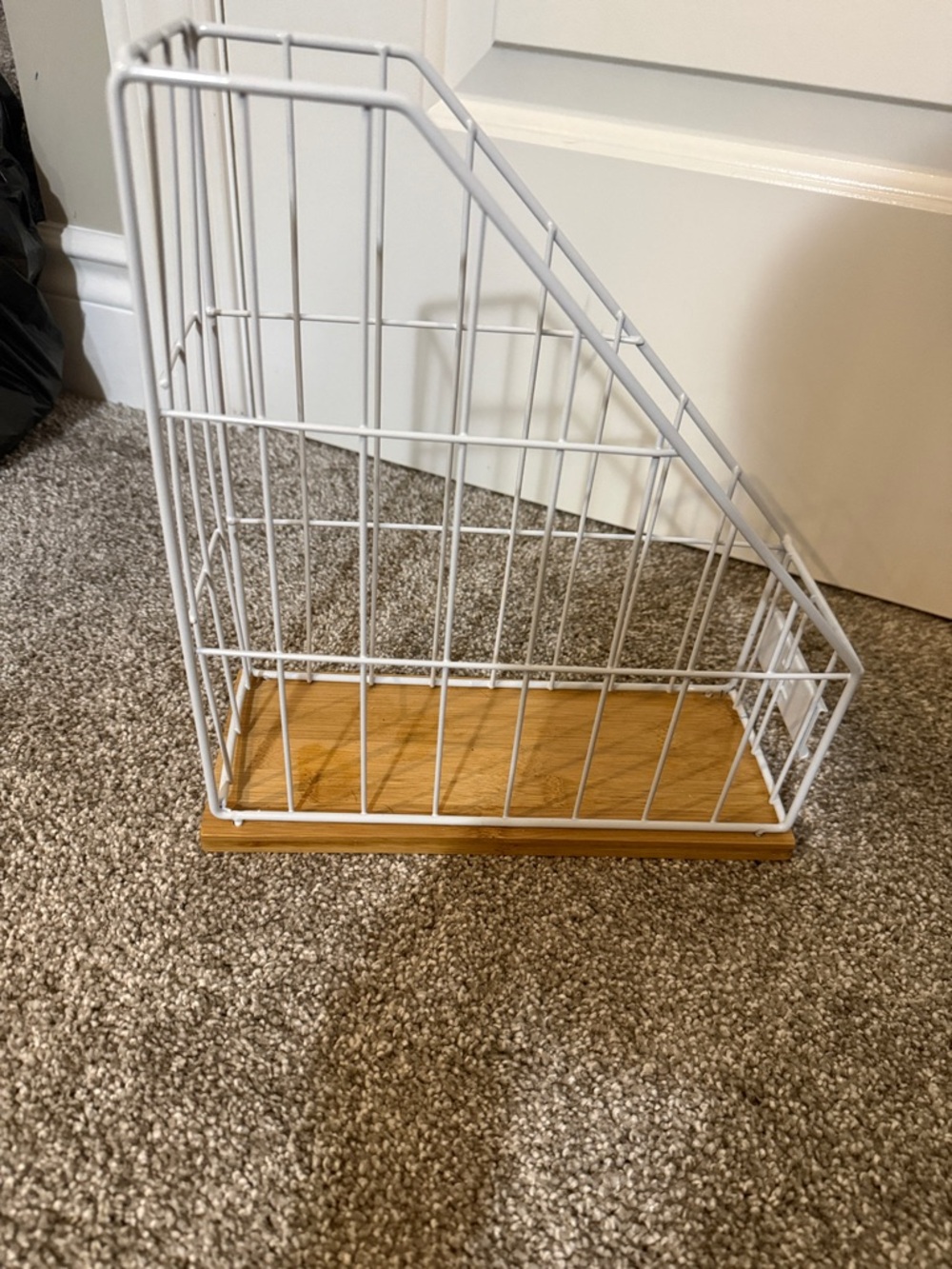 🎁free with any purchase ! White Wire Magazine File Holder with Wood Base